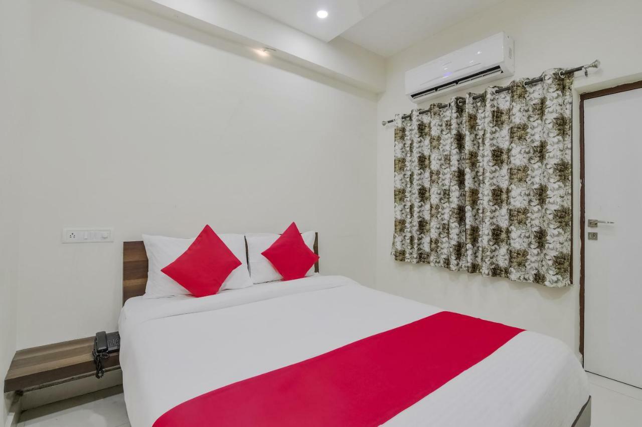Neema Residency Otel Anantapur Dış mekan fotoğraf